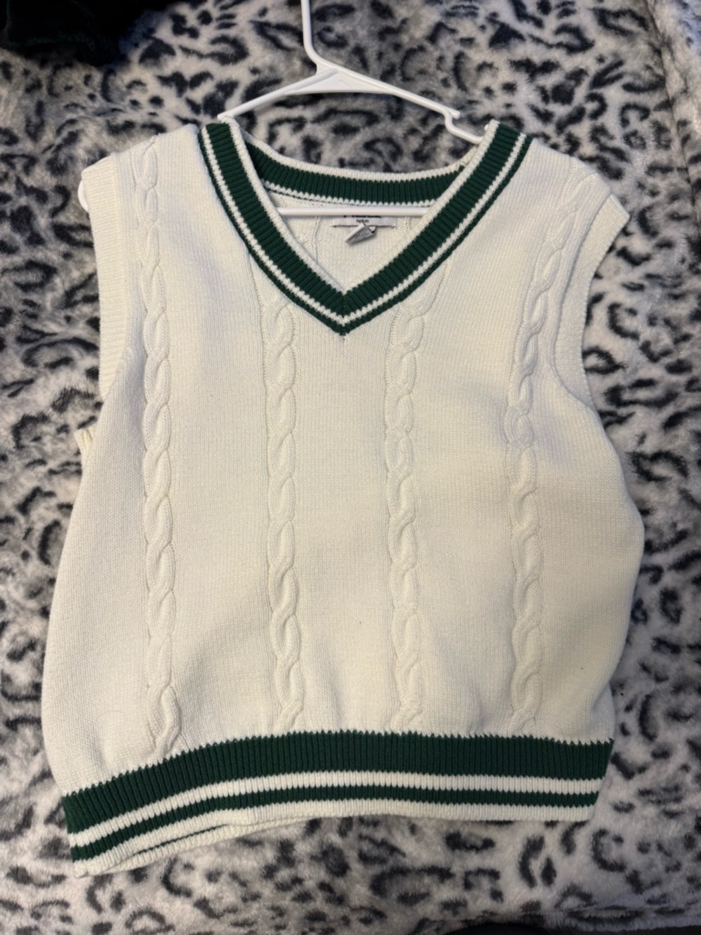 H&M White Cable-Knit V-Neck Sweater Vest with Green Trim